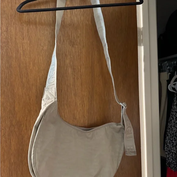 Baggu Medium Crescent Beige Shoulder Bag - Picture 2 of 2